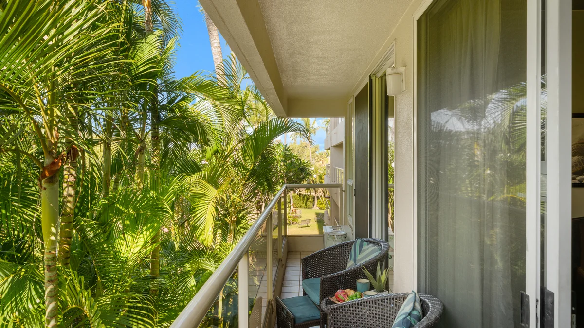 Maui Banyan H207