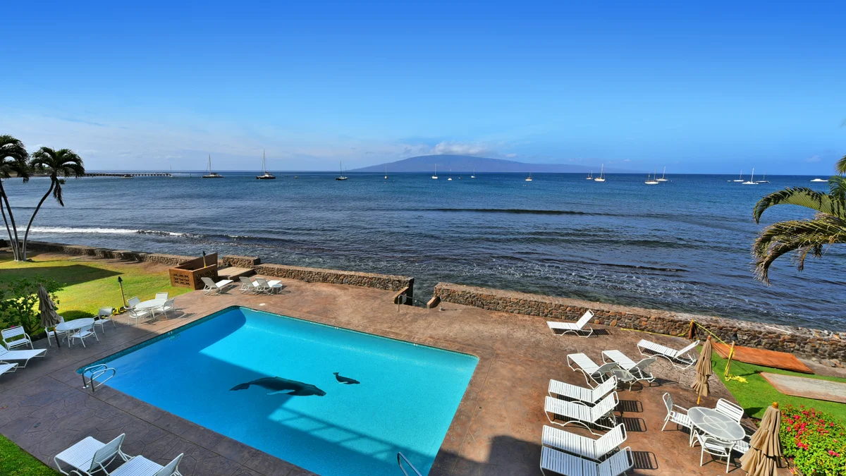Lahaina Roads 209