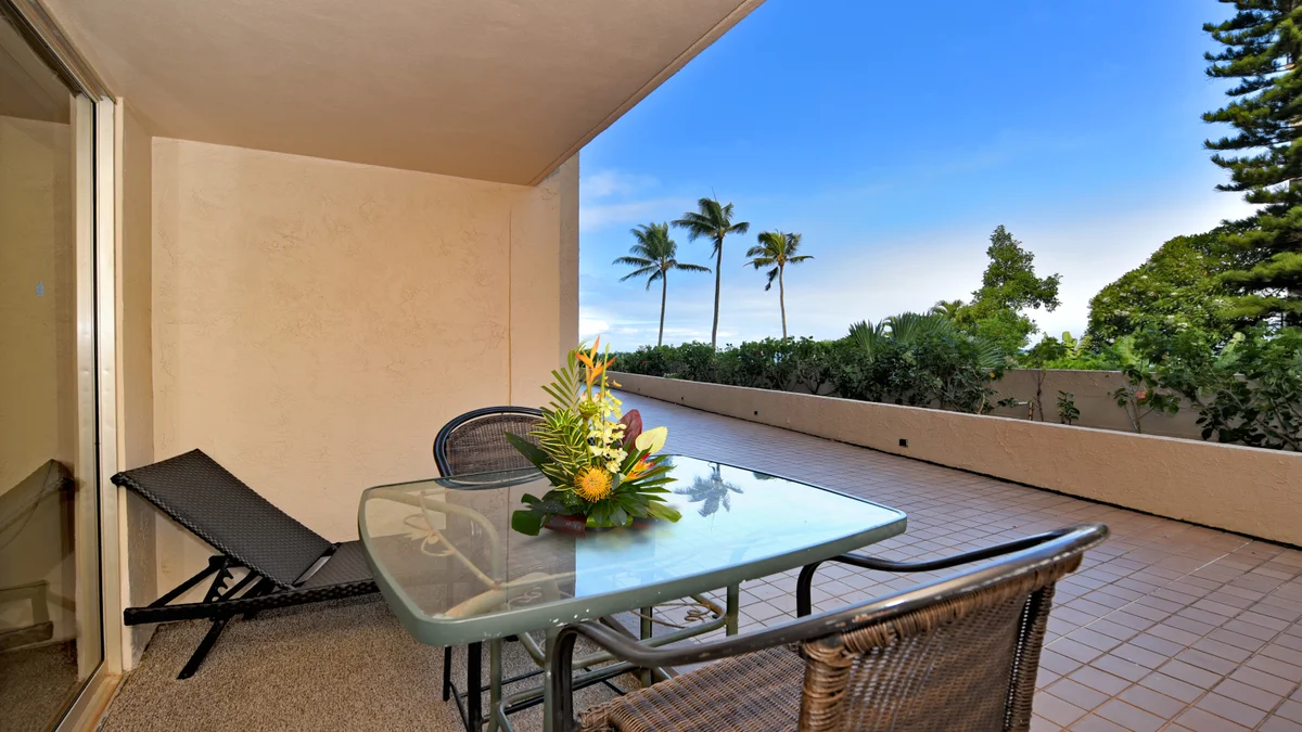 Royal Kahana 104