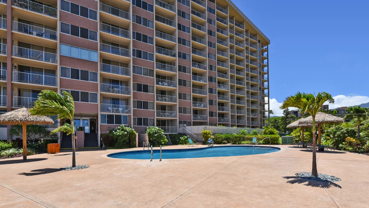 Royal Kahana 104