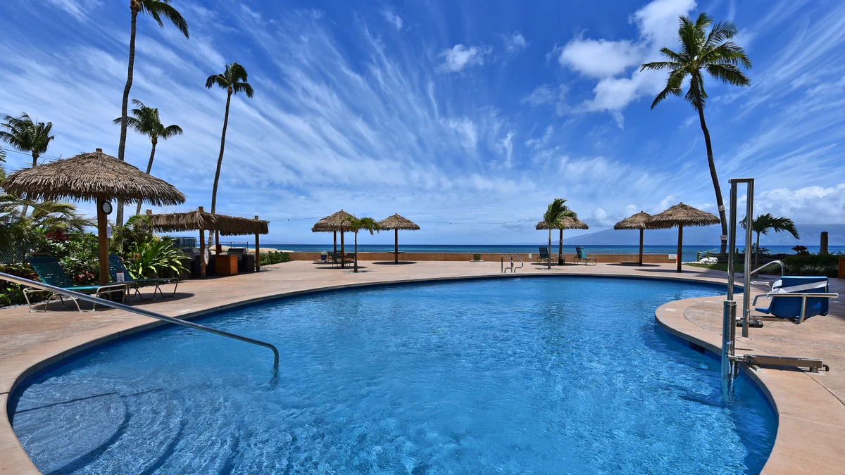Royal Kahana 104