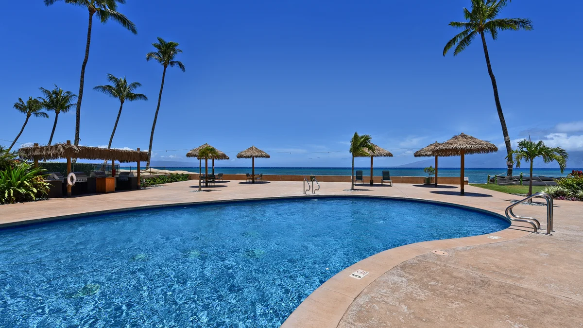 Royal Kahana 104