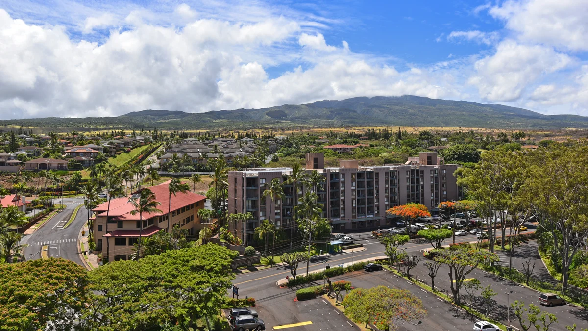 Royal Kahana 104