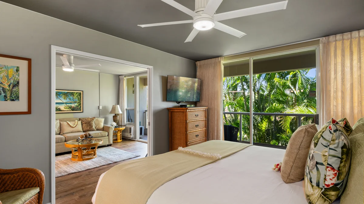 Maui Banyan H207