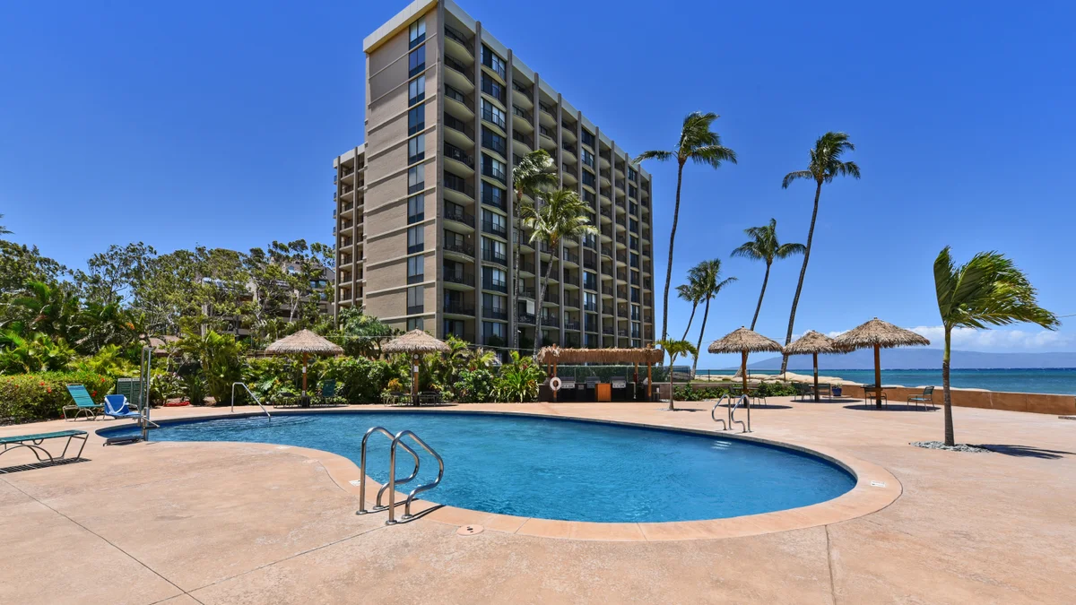 Royal Kahana 104