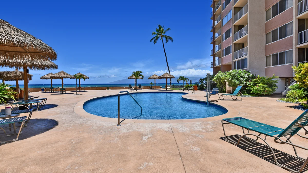 Royal Kahana 104