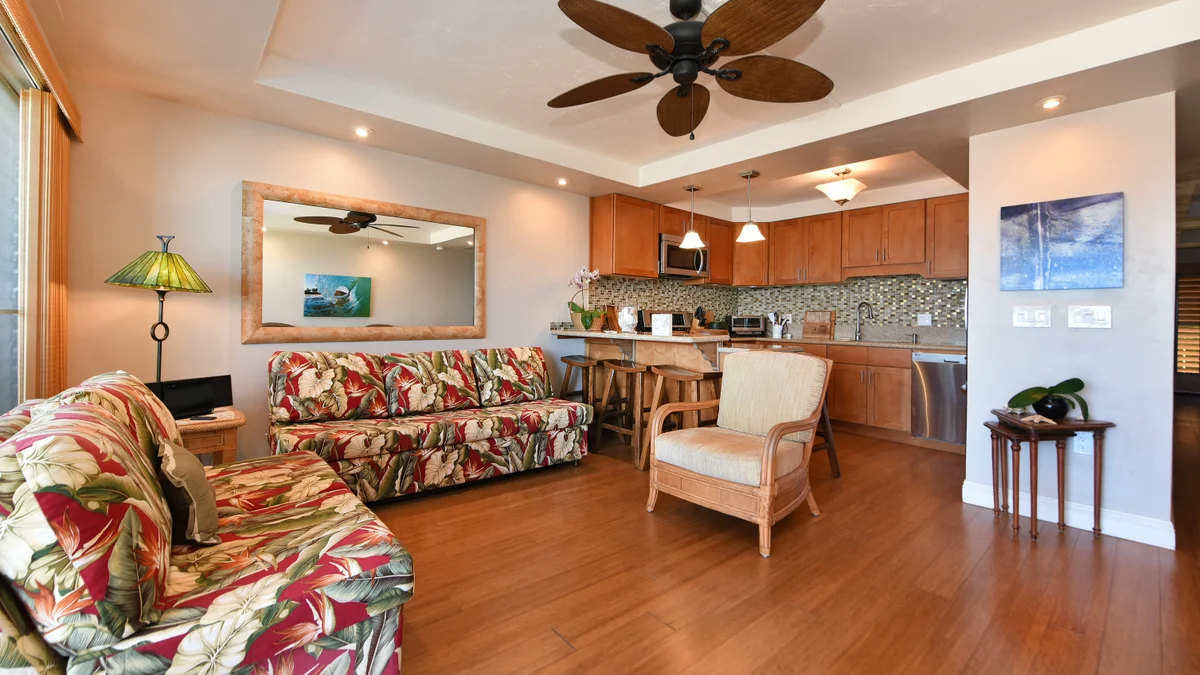 Lahaina Roads 209