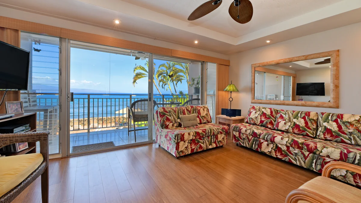 Lahaina Roads 209