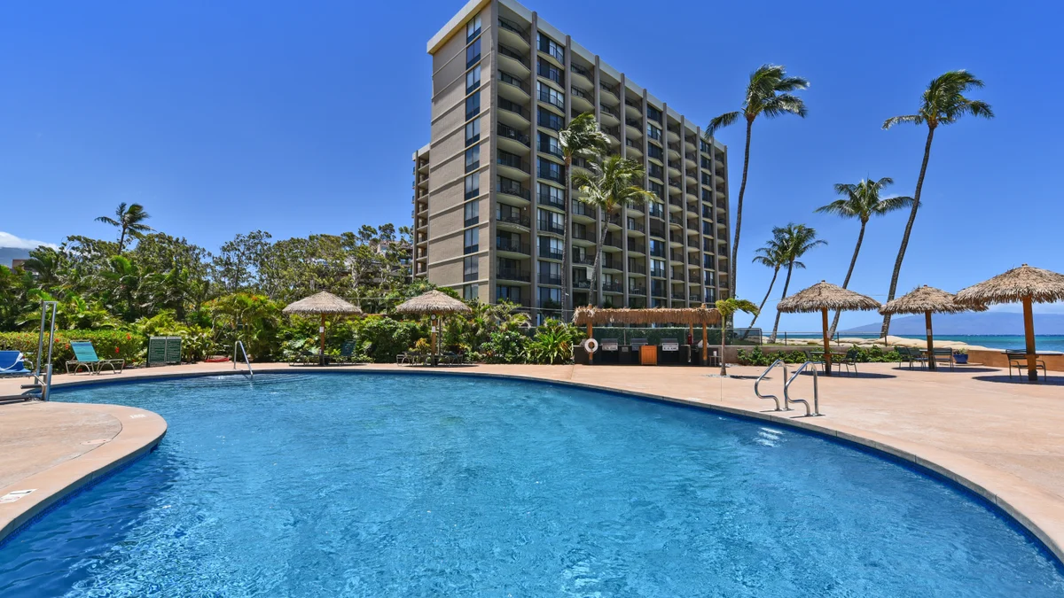 Royal Kahana 104