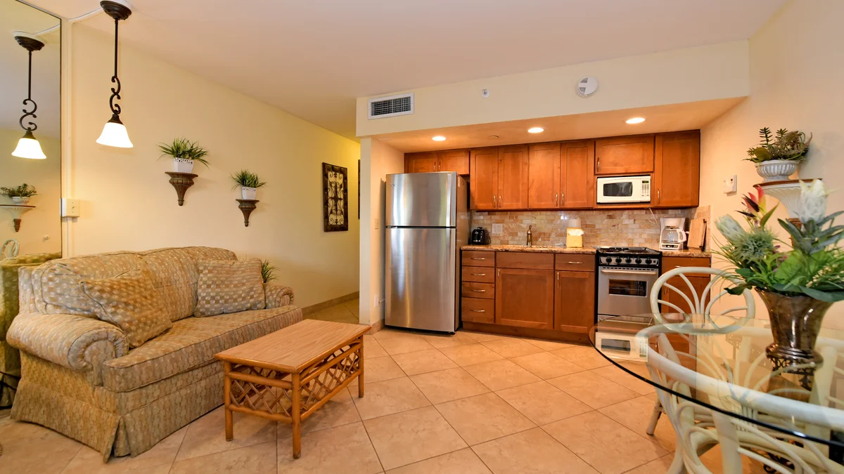 Royal Kahana 104