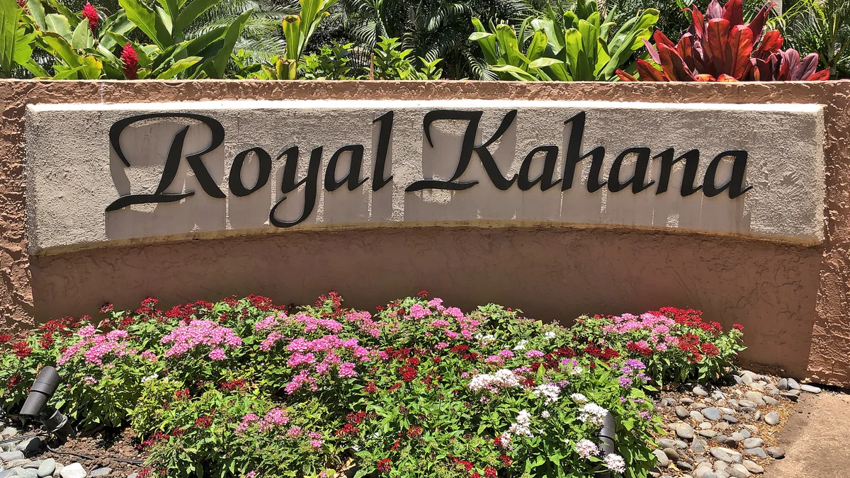 Royal Kahana 104