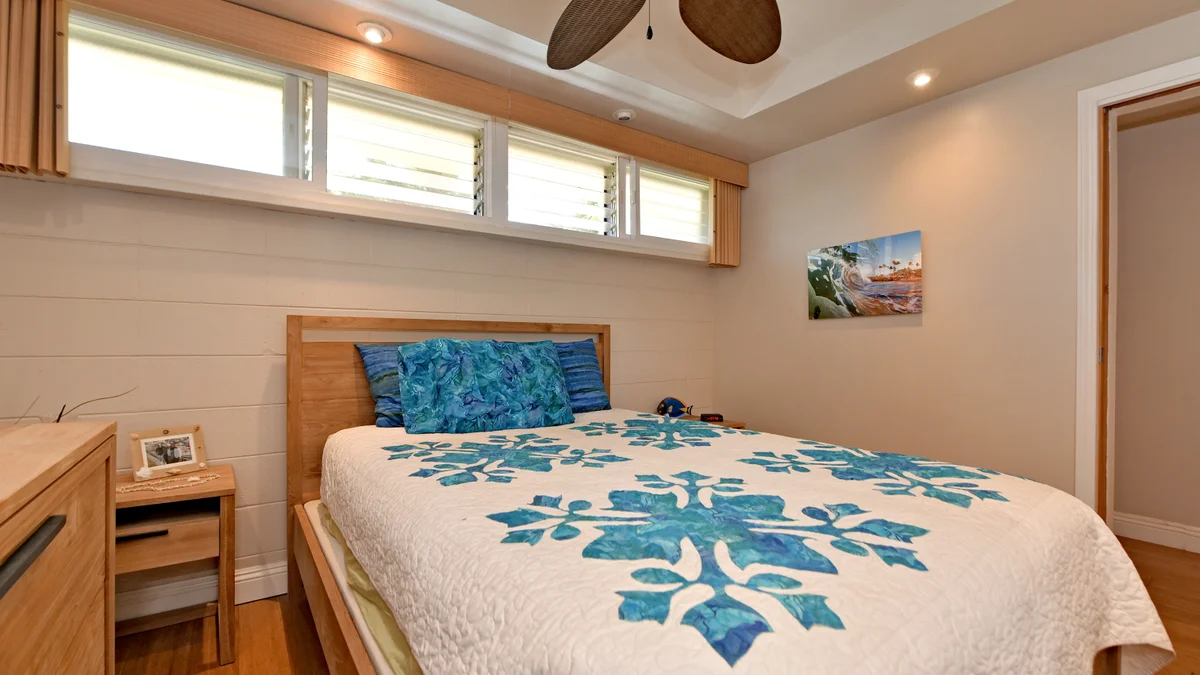 Lahaina Roads 209