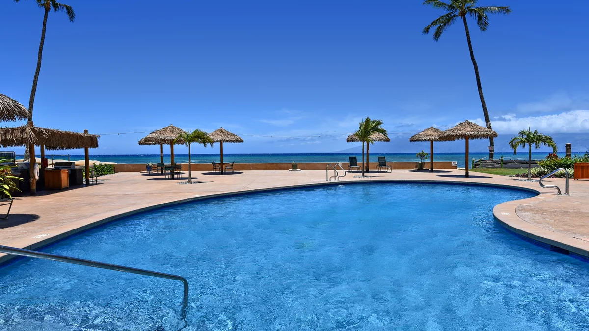 Royal Kahana 104