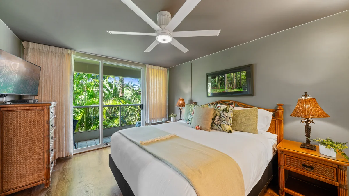 Maui Banyan H207