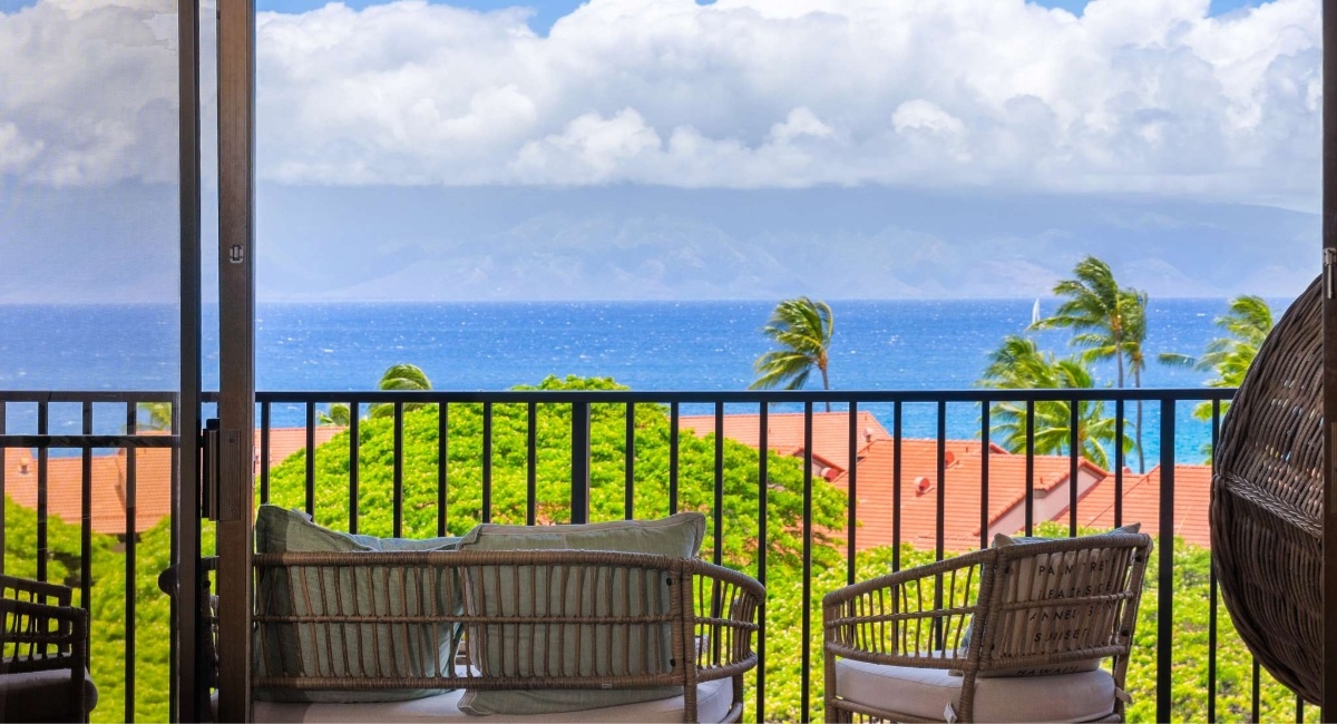 Staying in Kāʻanapali puts you minutes from the start line and immerses you in West Maui's race-week energy