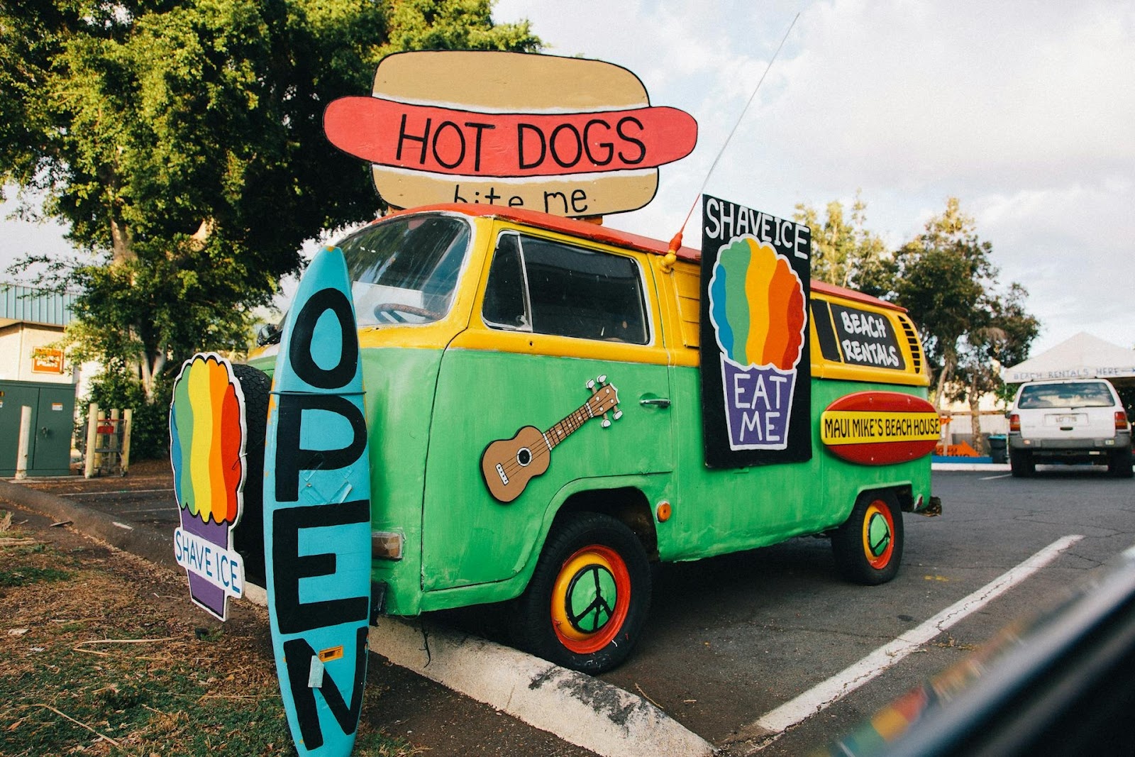 Vintage Bus Food Truck in Kāʻanapali, HI, United States